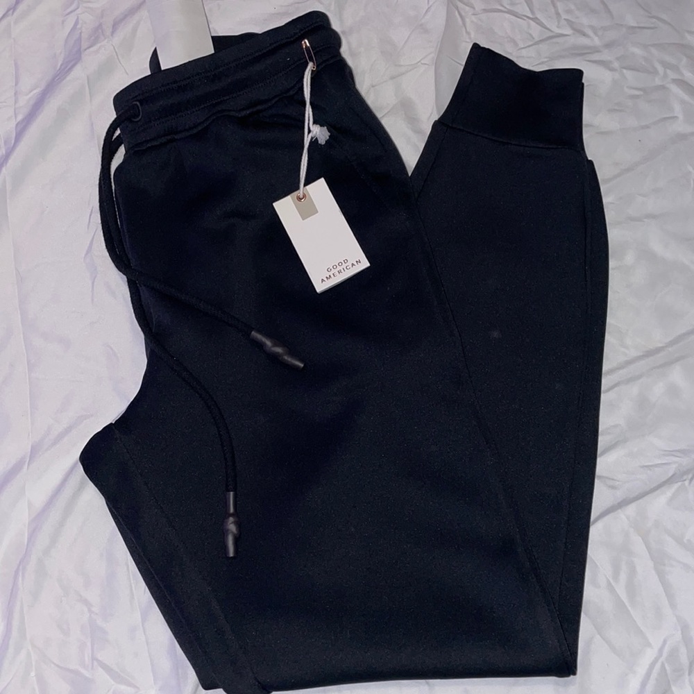 BNWT. Good American black joggers. Drawstring with pockets. Size 1